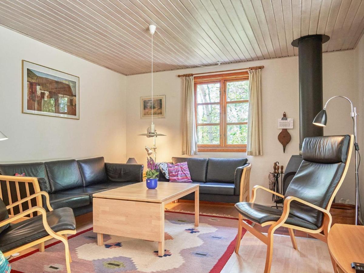 Three-Bedroom Holiday Home In Ronne 4 ภายนอก รูปภาพ