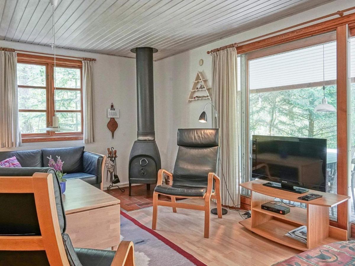 Three-Bedroom Holiday Home In Ronne 4 ภายนอก รูปภาพ