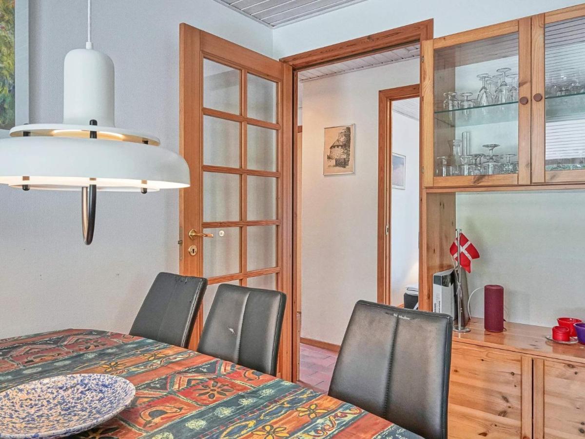 Three-Bedroom Holiday Home In Ronne 4 ภายนอก รูปภาพ