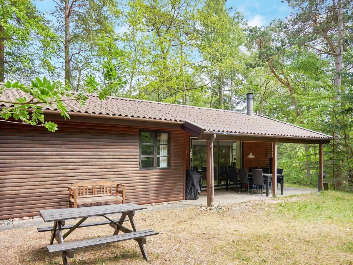 Three-Bedroom Holiday Home In Ronne 4 ภายนอก รูปภาพ