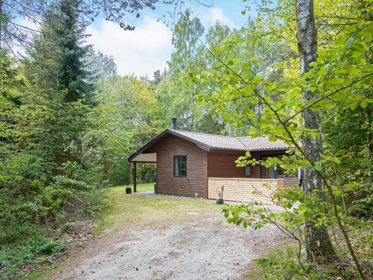 Three-Bedroom Holiday Home In Ronne 4 ภายนอก รูปภาพ