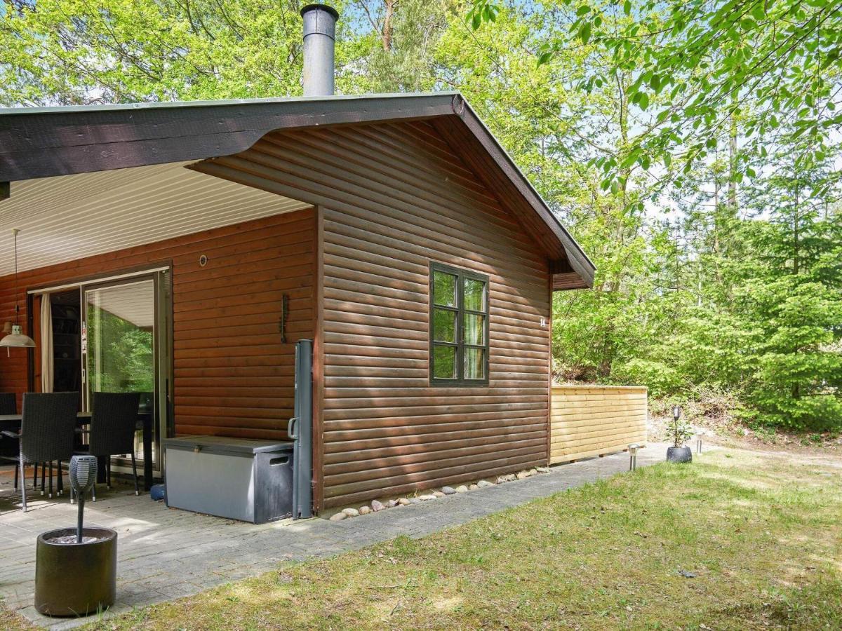 Three-Bedroom Holiday Home In Ronne 4 ภายนอก รูปภาพ